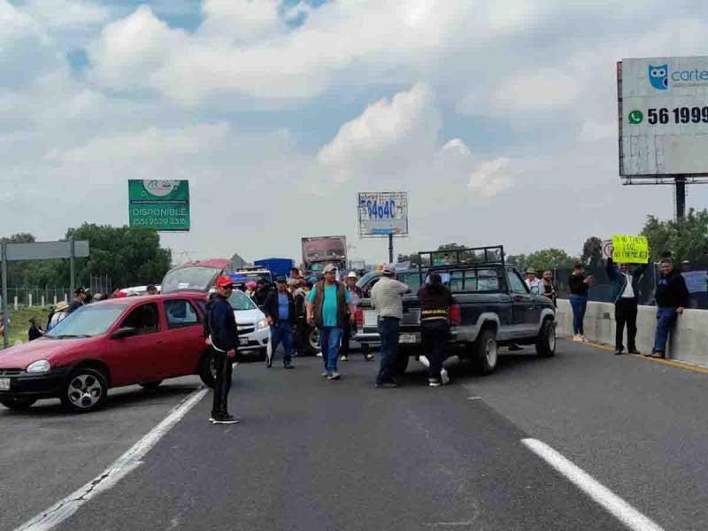 Bloquean la México-Pachuca por falta de contrato de luz para pozo de agua