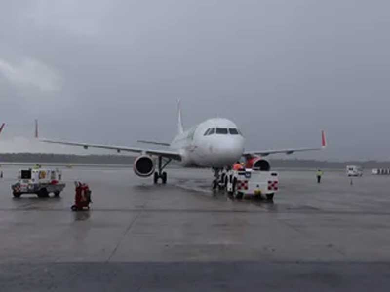 Cancelan cientos de vuelos en Estados Unidos por tormenta tropical 'Hilary'