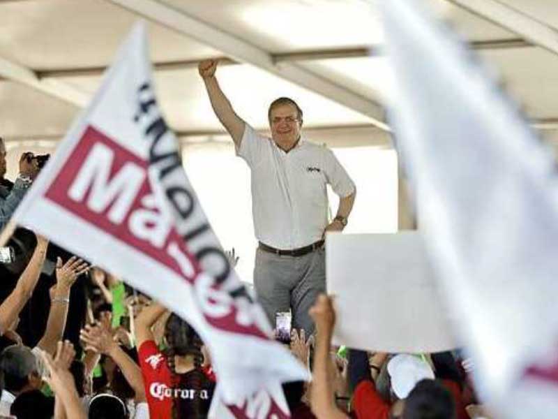 Critica Ebrard 'acarreos impresionantes'