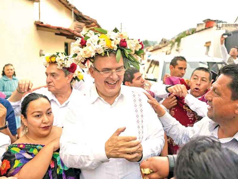 Ebrard pide fortalecer planes de género