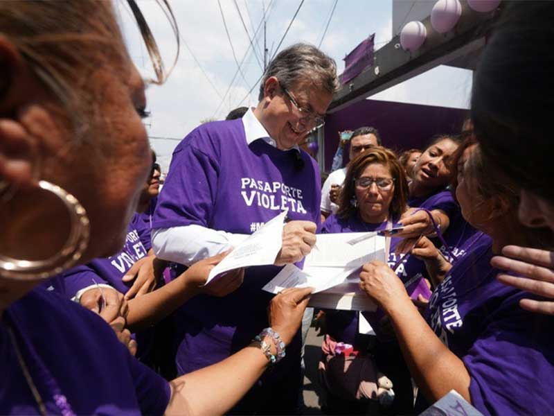 Foro del FAM, 'aburrido y sin debate', dice Marcelo Ebrard