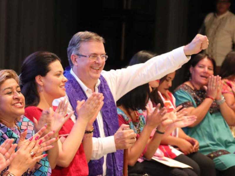 Marcelo Ebrard da “banderazo” a 200 casas violeta