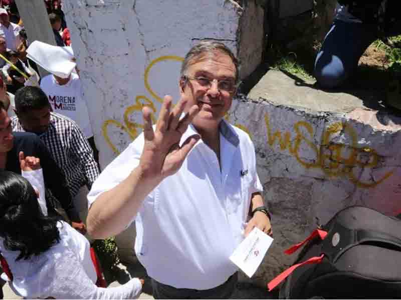 Los alfiles de Ebrard en la campaña interna