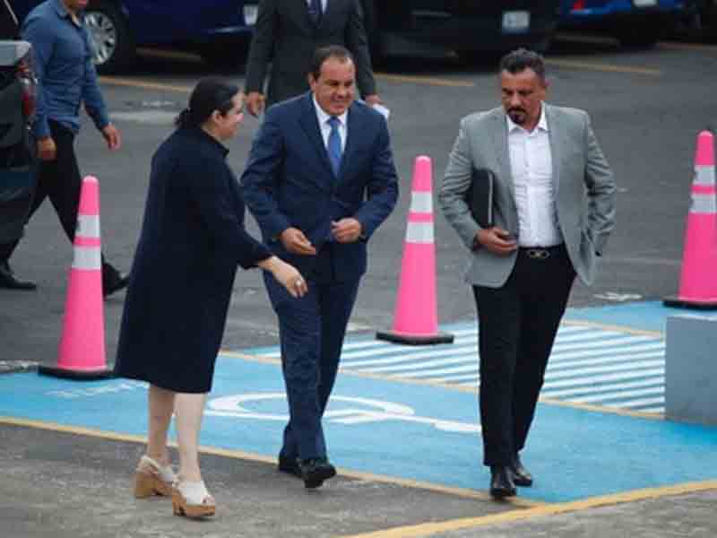 Gobernadores se reúnen con consejeros del INE