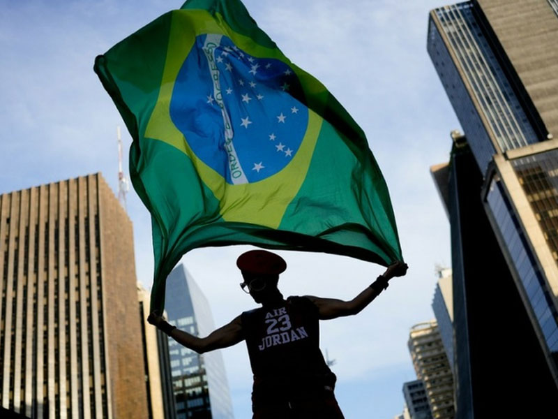 México y Brasil adoptarán sistema de visas electrónicas.