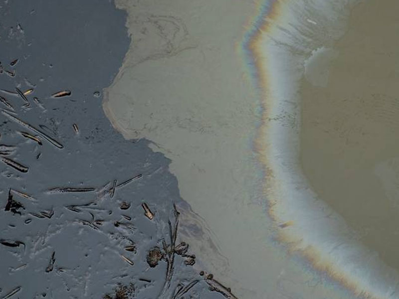 Pemex dice que fuga de aceite fue menor a la reportada por ambientalistas