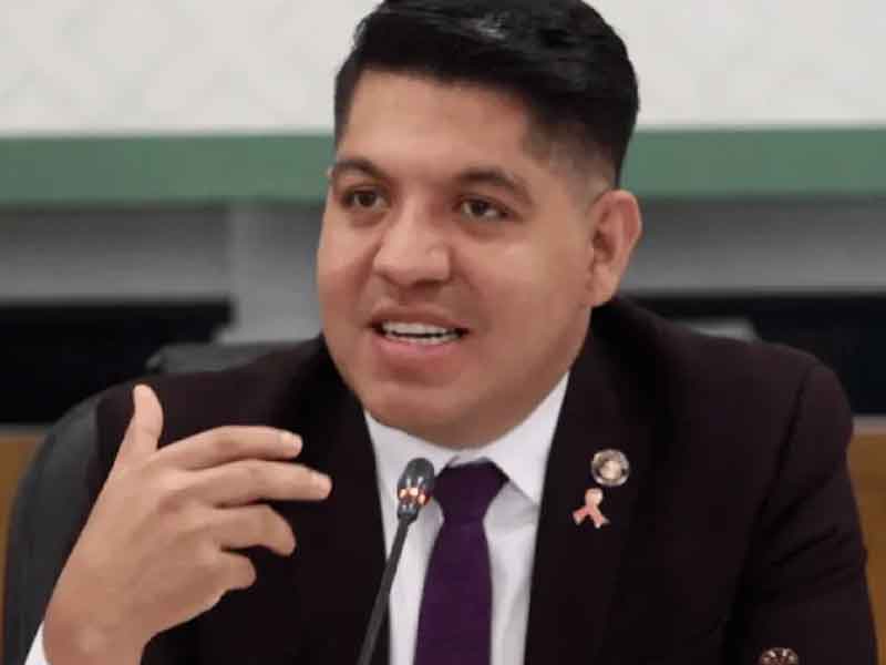 Amagan diputados marcelistas con desatar una desbandada en Morena