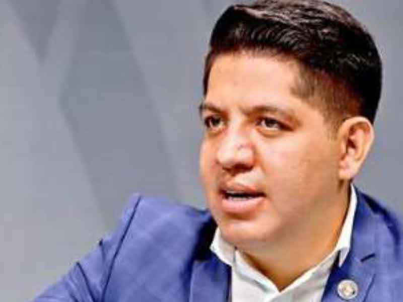 Niegan ebrardistas ir por cuota a 2024