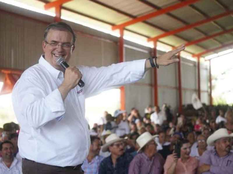 Ebrard pospone su postura