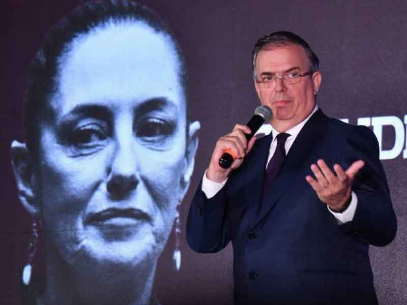 Se le cuela Ebrard a Claudia